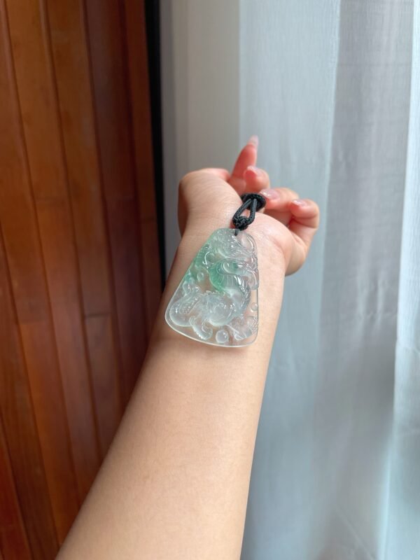 冰玻种飘花龙牌挂件 - 图片 7